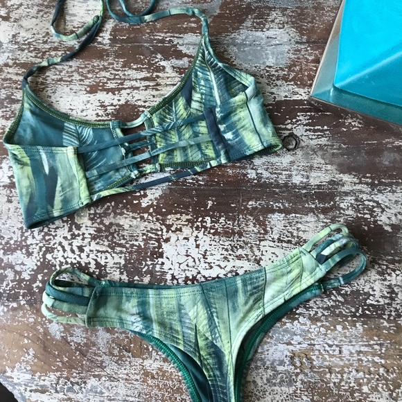 MIDORI PALM SET - mau loa top, whale tale bottoms - Picture 2 of 3